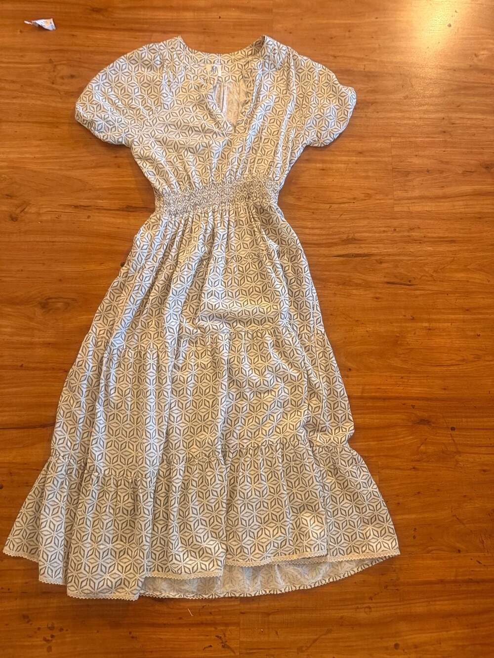 dRA Los Angeles Geometric Print V-Neck Smocked Waist Tiered Midi Dress